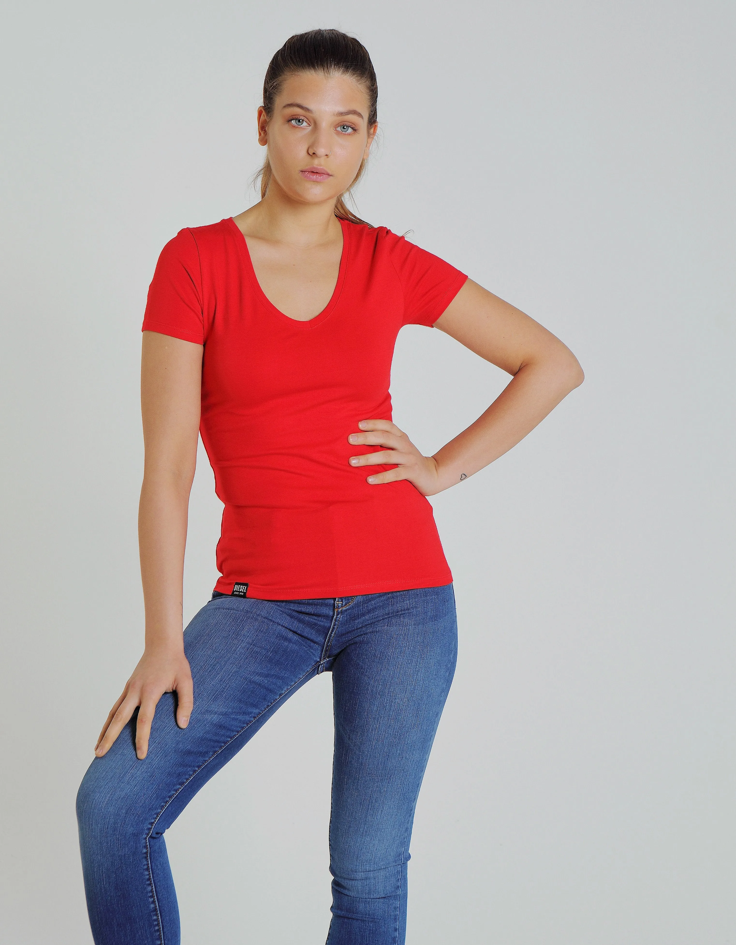 Clara V Neck Basic Vermillion Red