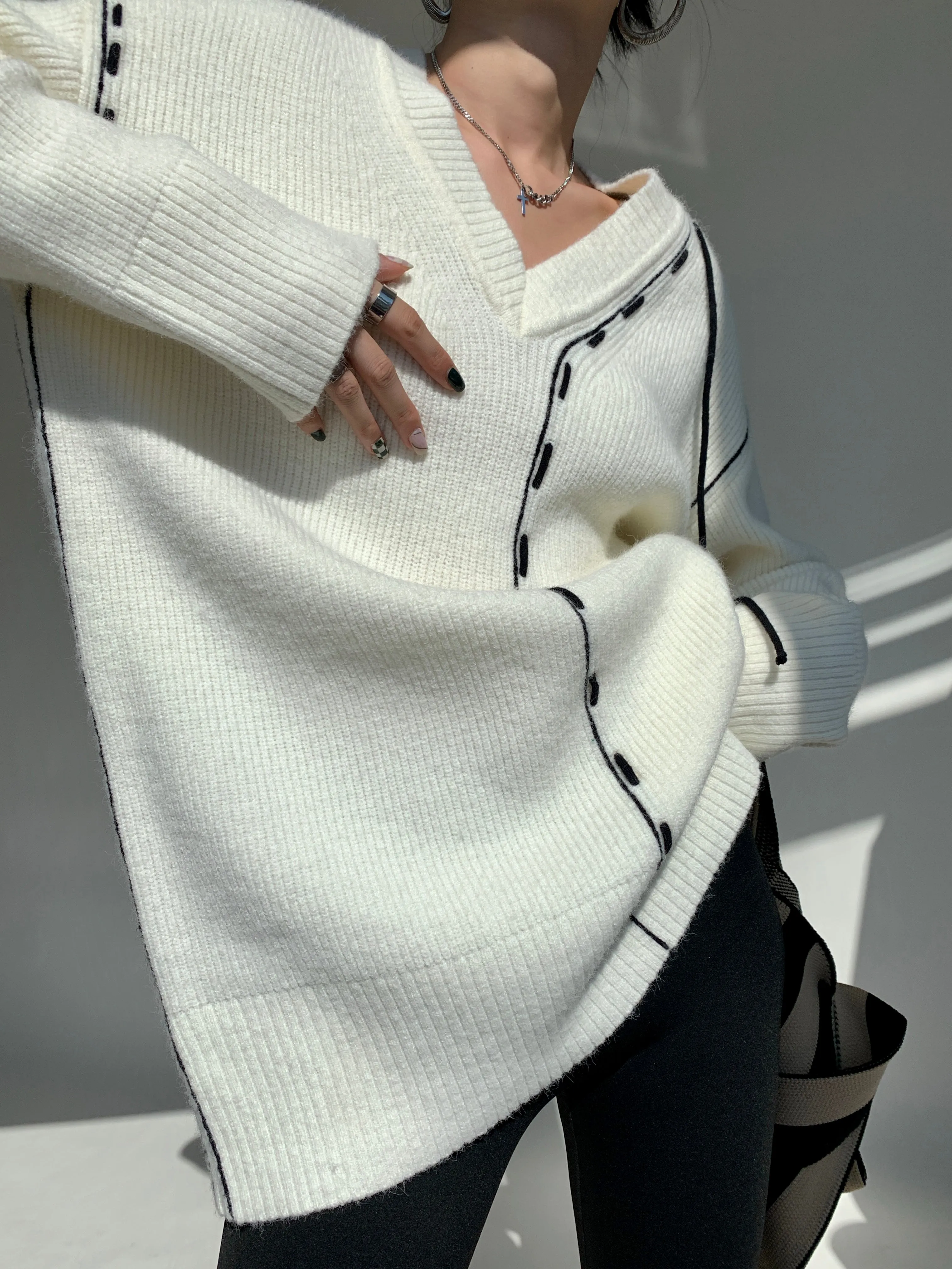 Knit V-Neck Sweater - White