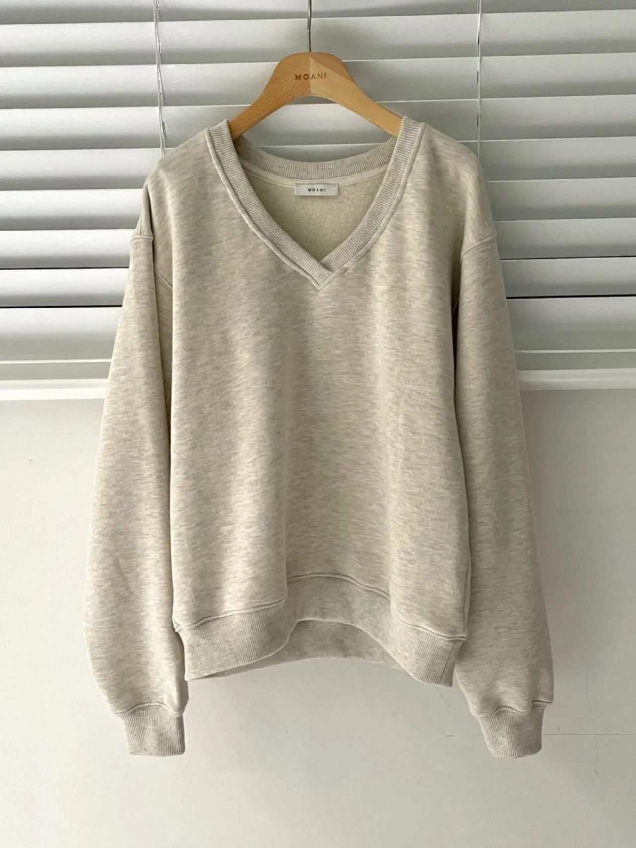 V NECK BRUSHED SWEATSHIRT