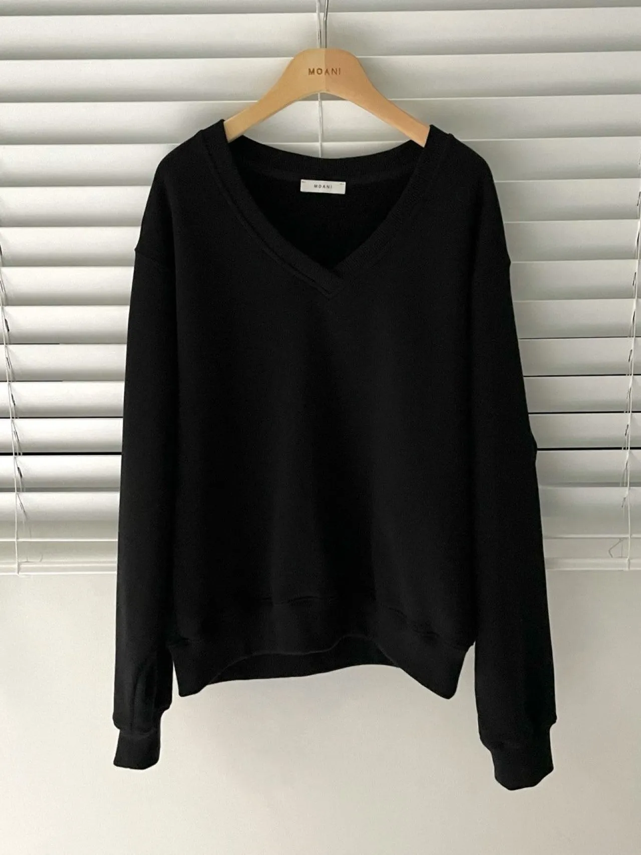 V NECK BRUSHED SWEATSHIRT